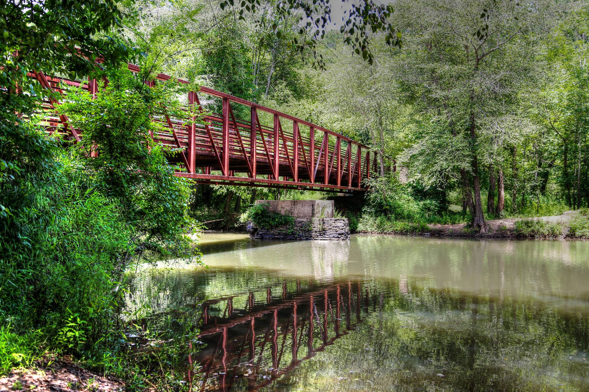 woodstock-old-rope-mill-park bridge over the river